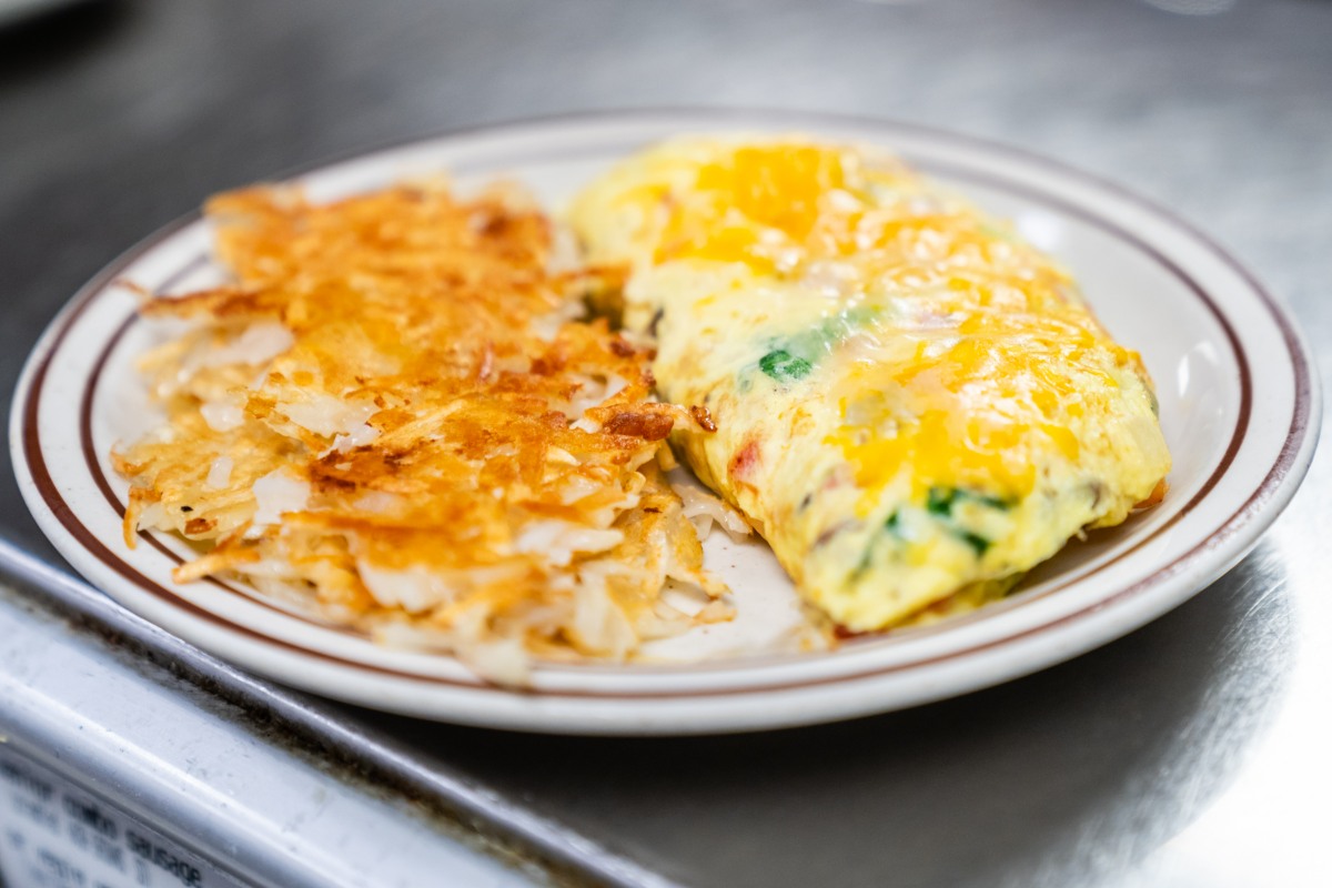 Country Gables Cafe — warm dining atmosphere